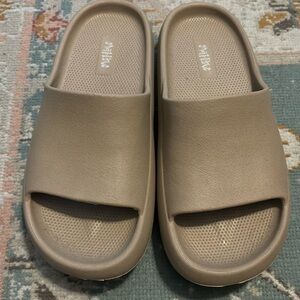 Mad Love Slides Size 7